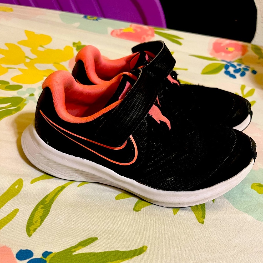 Toddler girls Nike shoes size 10.5